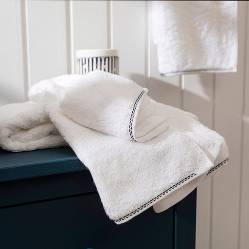 Madelıne Hand Towel 30x50 Cm WHITE/MARINE BLUE