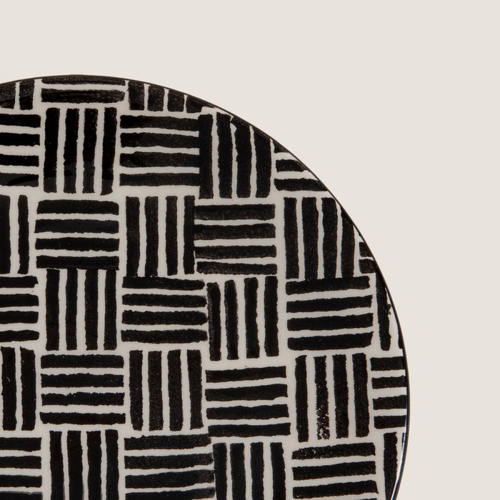 Sisam Lines Desert Plate 19 Cm BLACK/WHITE