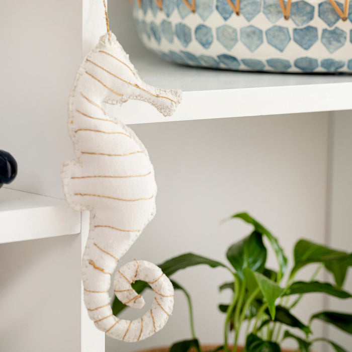 Sea Horse Decorative Object With Hanged Cream